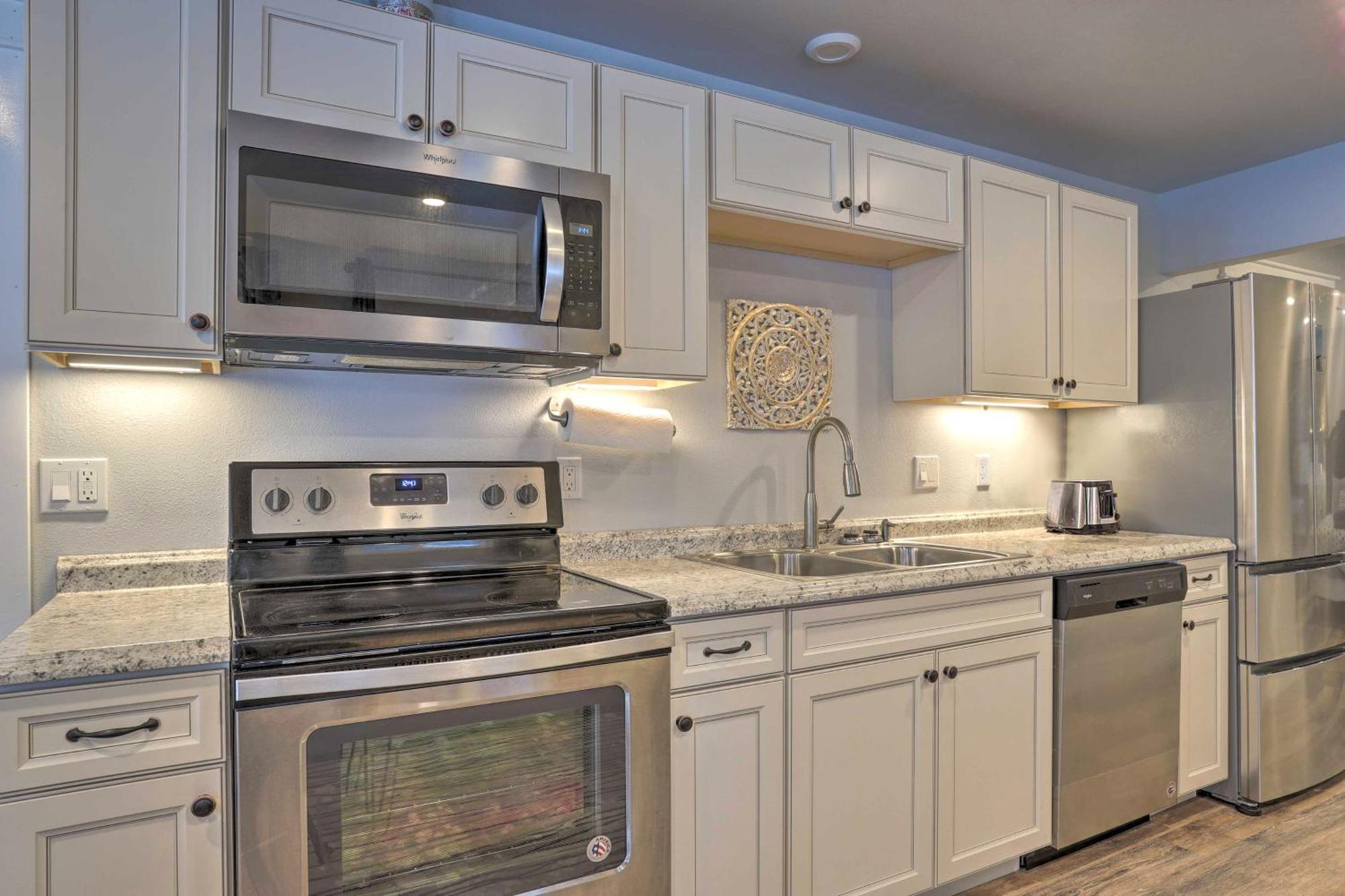 דירות Modern Anchorage Getaway, Steps From Coastal Trail מראה חיצוני תמונה