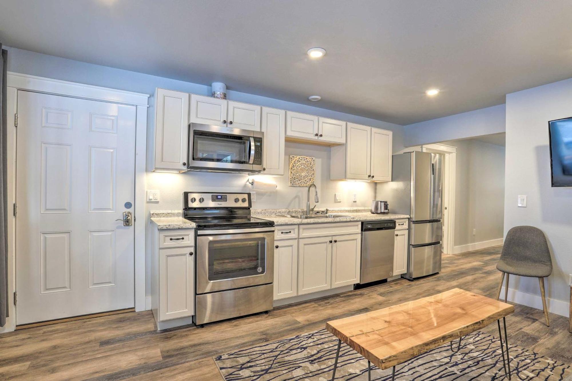 דירות Modern Anchorage Getaway, Steps From Coastal Trail מראה חיצוני תמונה